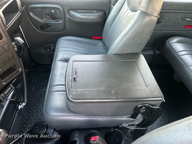 image for item EG1078 2004 GMC  C5500 Crew Cab flatbed truck