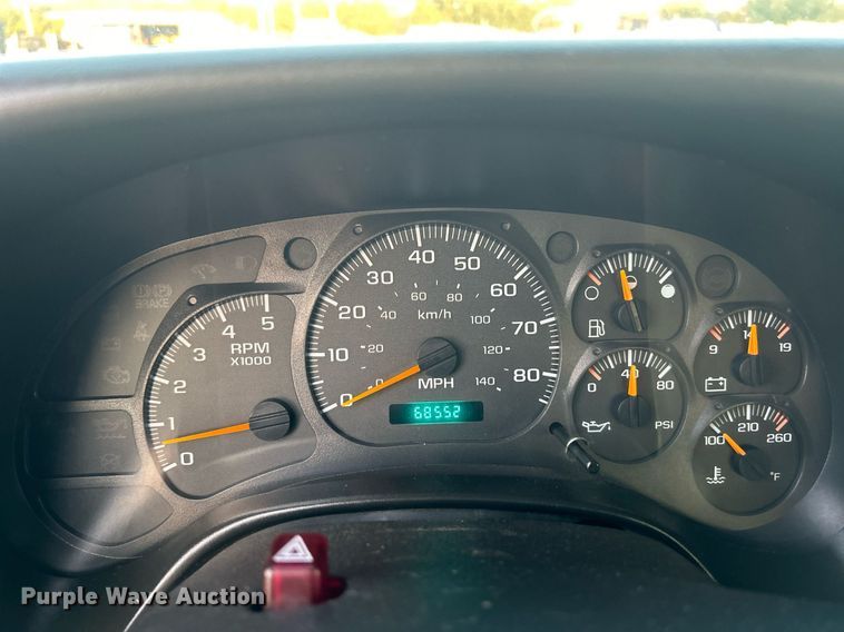 image for item EG1078 2004 GMC  C5500 Crew Cab flatbed truck