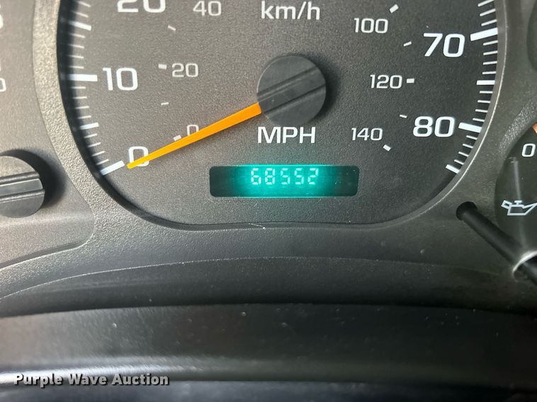 image for item EG1078 2004 GMC  C5500 Crew Cab flatbed truck