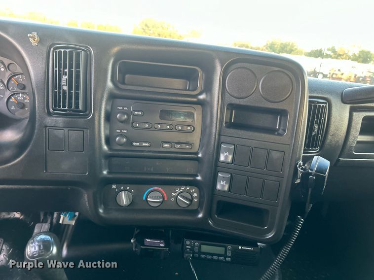 image for item EG1078 2004 GMC  C5500 Crew Cab flatbed truck