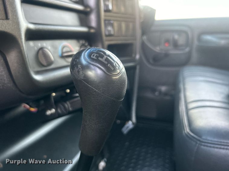 image for item EG1078 2004 GMC  C5500 Crew Cab flatbed truck