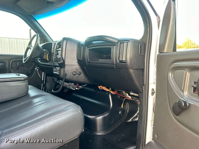 image for item EG1078 2004 GMC  C5500 Crew Cab flatbed truck