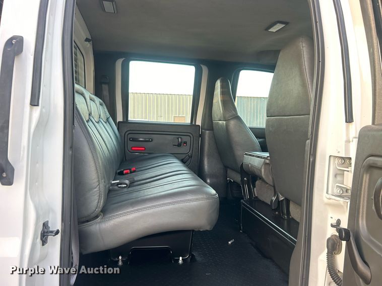 image for item EG1078 2004 GMC  C5500 Crew Cab flatbed truck