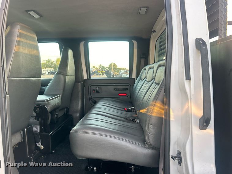 image for item EG1078 2004 GMC  C5500 Crew Cab flatbed truck