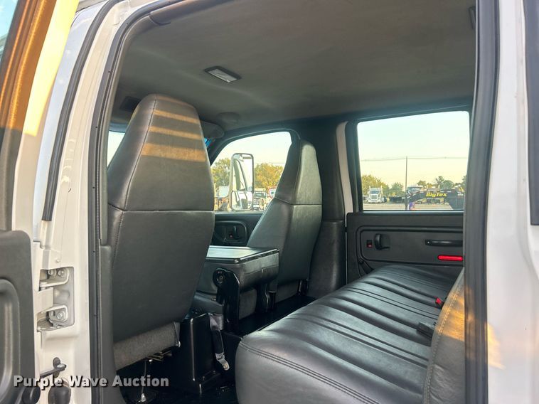 image for item EG1078 2004 GMC  C5500 Crew Cab flatbed truck