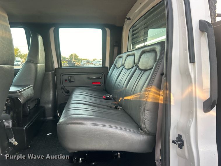 image for item EG1078 2004 GMC  C5500 Crew Cab flatbed truck