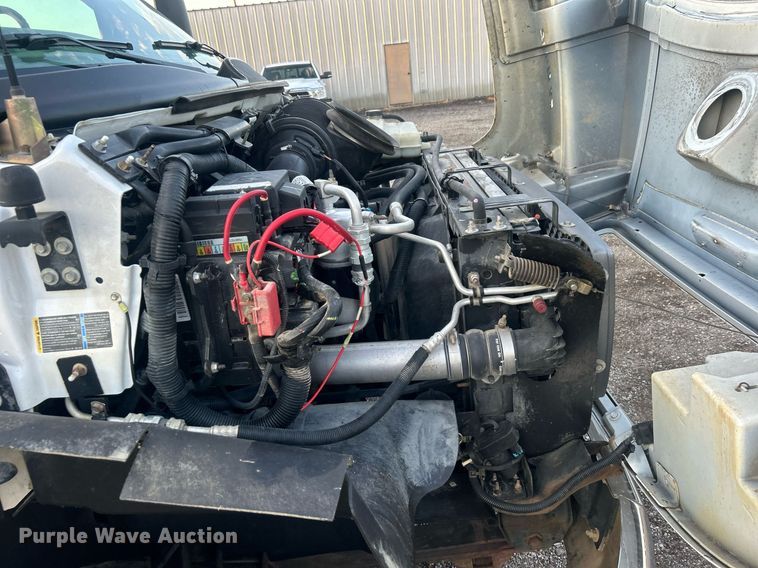 image for item EG1078 2004 GMC  C5500 Crew Cab flatbed truck