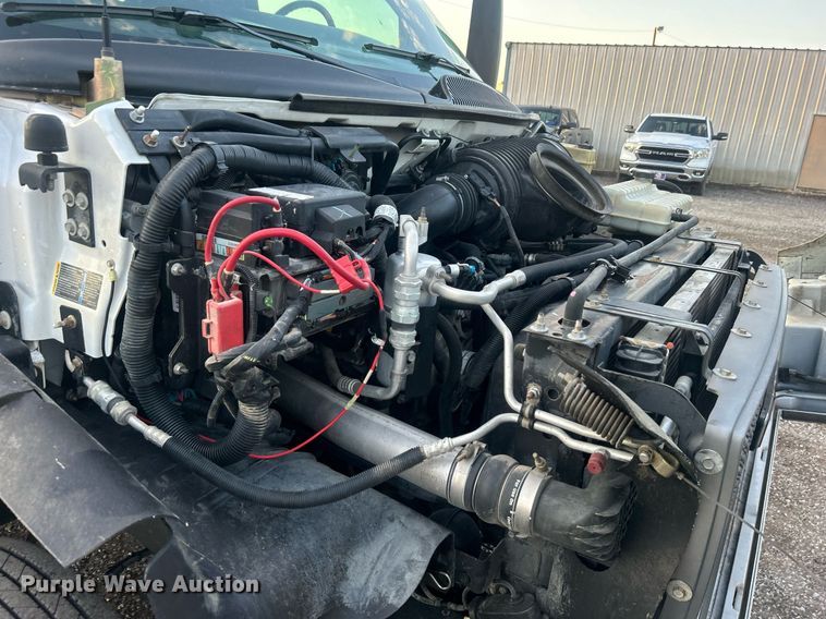 image for item EG1078 2004 GMC  C5500 Crew Cab flatbed truck