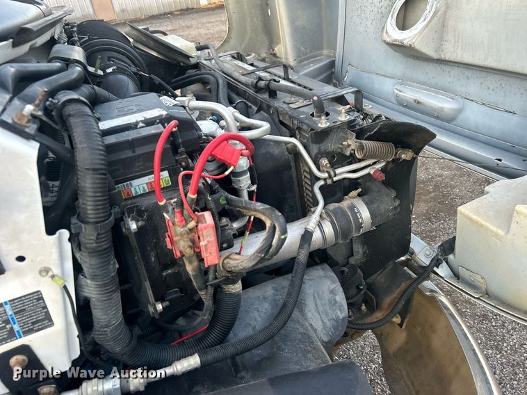 image for item EG1078 2004 GMC  C5500 Crew Cab flatbed truck