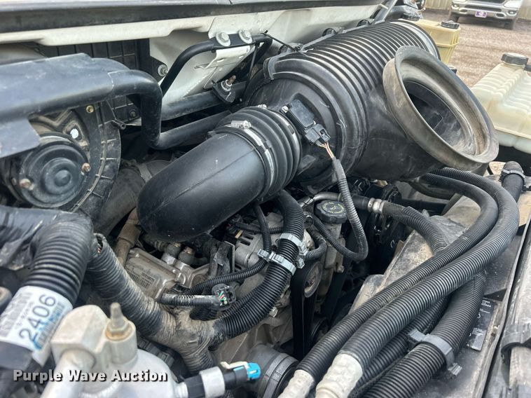 image for item EG1078 2004 GMC  C5500 Crew Cab flatbed truck