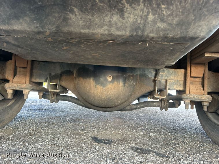 image for item EG1078 2004 GMC  C5500 Crew Cab flatbed truck