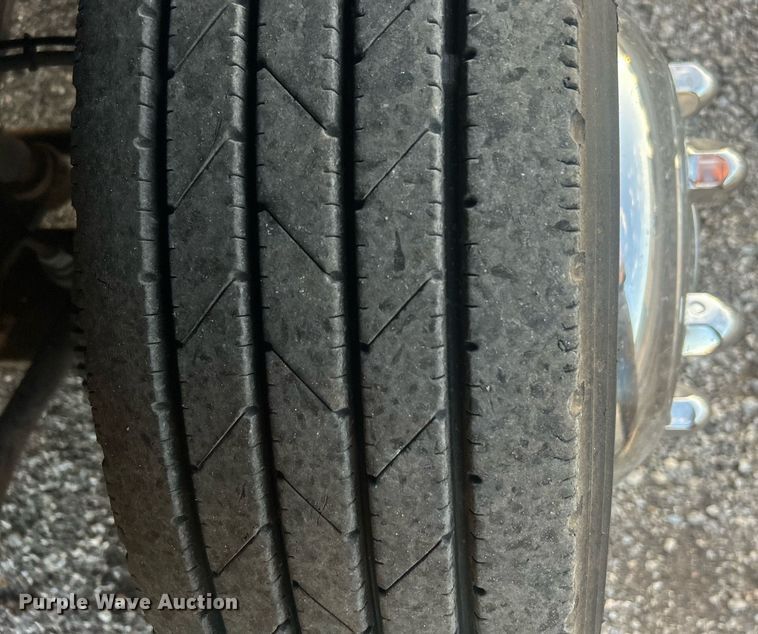 image for item EG1078 2004 GMC  C5500 Crew Cab flatbed truck