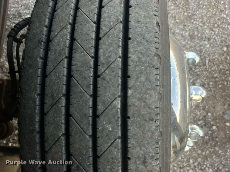 image for item EG1078 2004 GMC  C5500 Crew Cab flatbed truck