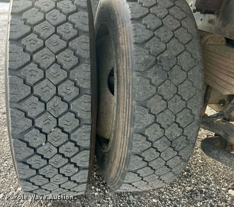 image for item EG1078 2004 GMC  C5500 Crew Cab flatbed truck