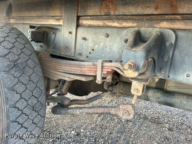 image for item EG1078 2004 GMC  C5500 Crew Cab flatbed truck