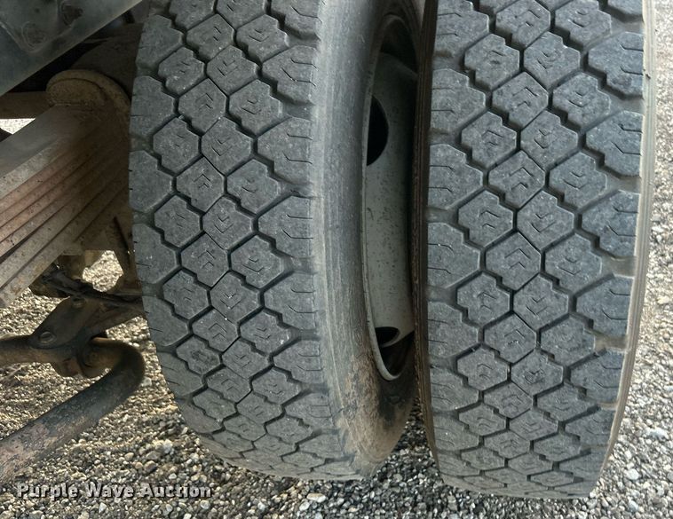 image for item EG1078 2004 GMC  C5500 Crew Cab flatbed truck