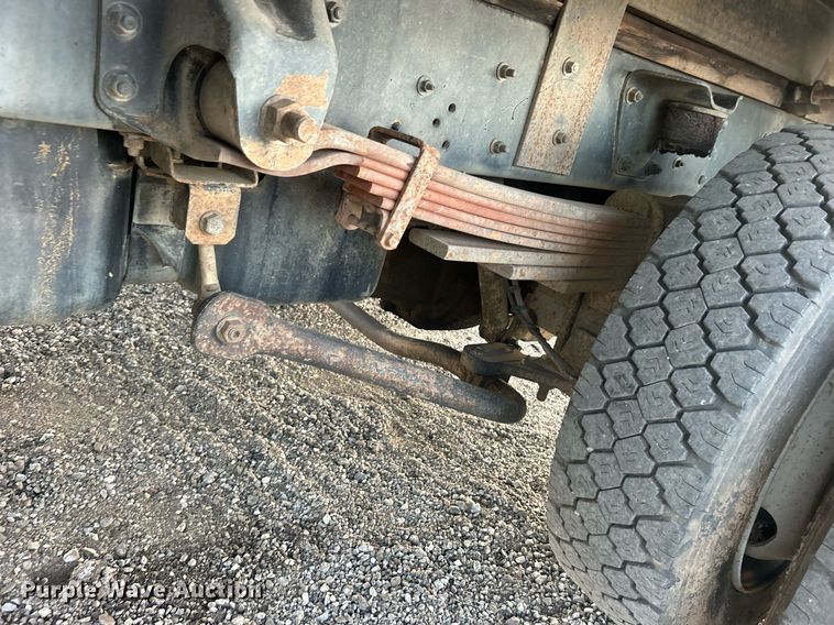 image for item EG1078 2004 GMC  C5500 Crew Cab flatbed truck