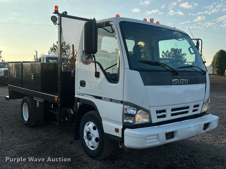image for item EG1079 2006 Isuzu NPR flatbed truck