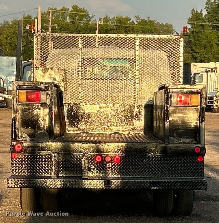 image for item EG1079 2006 Isuzu NPR flatbed truck