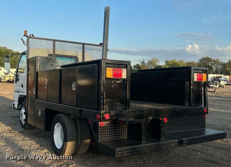 image for item EG1079 2006 Isuzu NPR flatbed truck