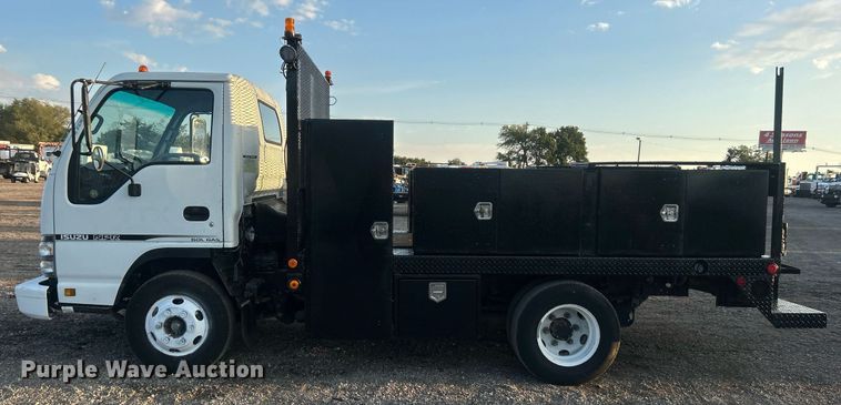 image for item EG1079 2006 Isuzu NPR flatbed truck