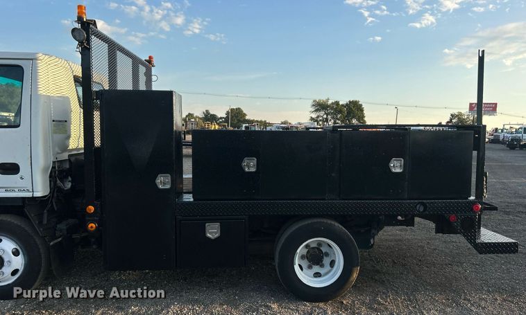 image for item EG1079 2006 Isuzu NPR flatbed truck