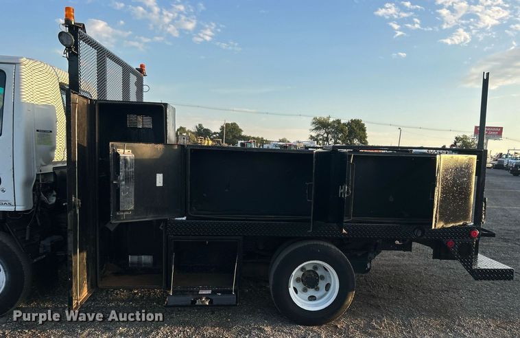 image for item EG1079 2006 Isuzu NPR flatbed truck