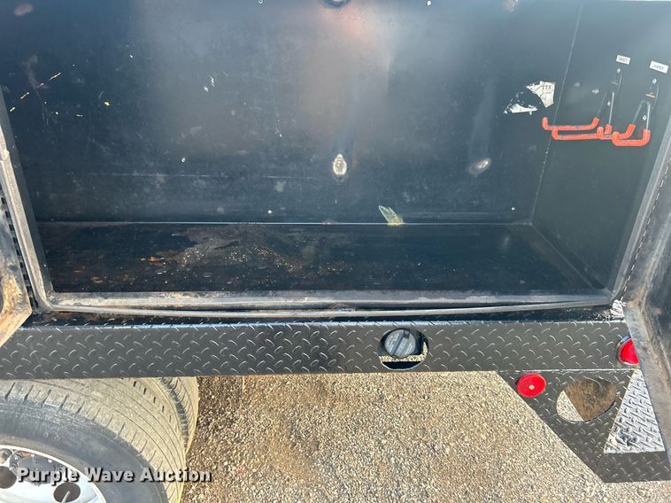 image for item EG1079 2006 Isuzu NPR flatbed truck