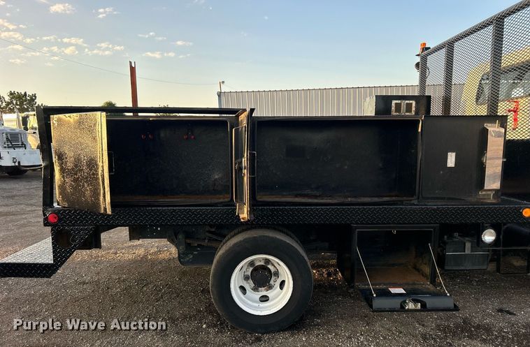 image for item EG1079 2006 Isuzu NPR flatbed truck