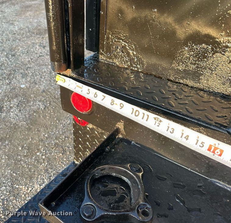 image for item EG1079 2006 Isuzu NPR flatbed truck