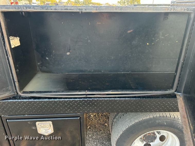 image for item EG1079 2006 Isuzu NPR flatbed truck