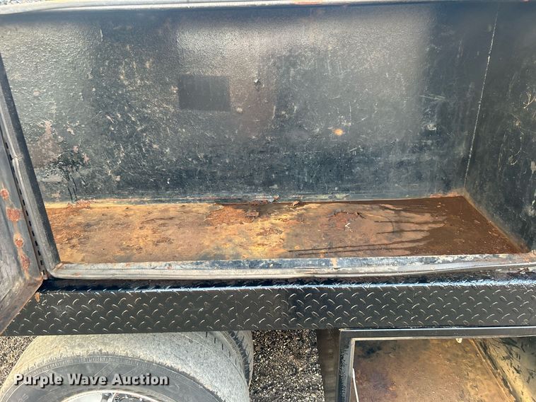 image for item EG1079 2006 Isuzu NPR flatbed truck