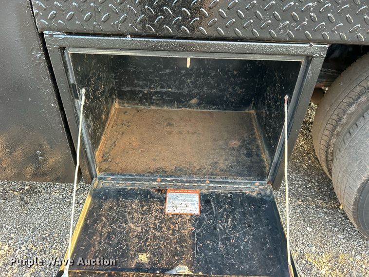 image for item EG1079 2006 Isuzu NPR flatbed truck