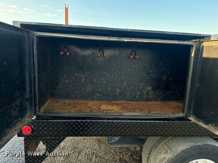 image for item EG1079 2006 Isuzu NPR flatbed truck