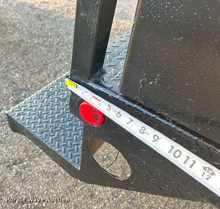 image for item EG1079 2006 Isuzu NPR flatbed truck