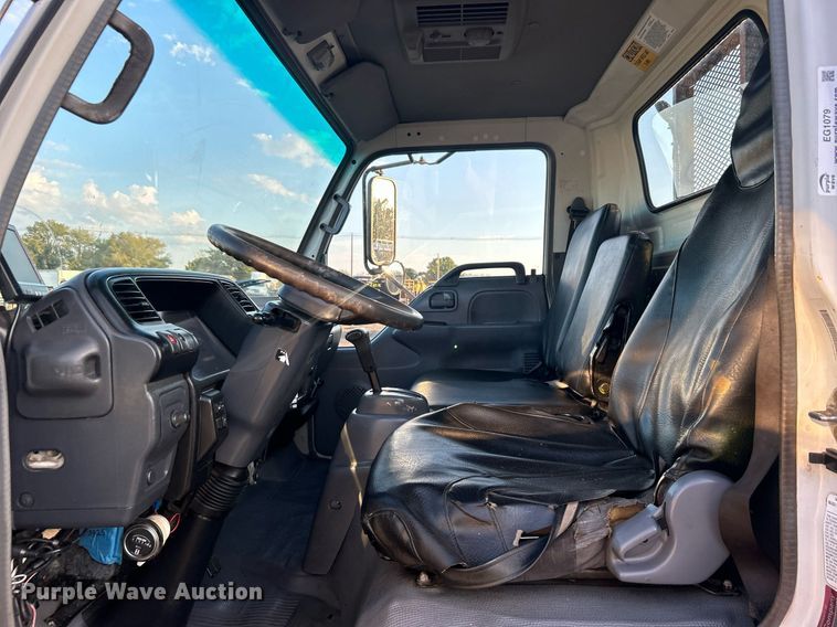 image for item EG1079 2006 Isuzu NPR flatbed truck