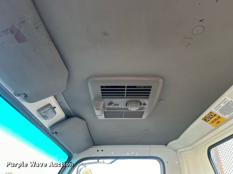 image for item EG1079 2006 Isuzu NPR flatbed truck