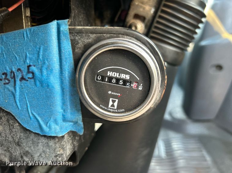 image for item EG1079 2006 Isuzu NPR flatbed truck