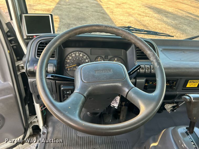 image for item EG1079 2006 Isuzu NPR flatbed truck