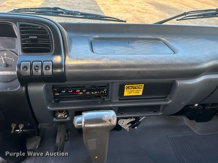 image for item EG1079 2006 Isuzu NPR flatbed truck