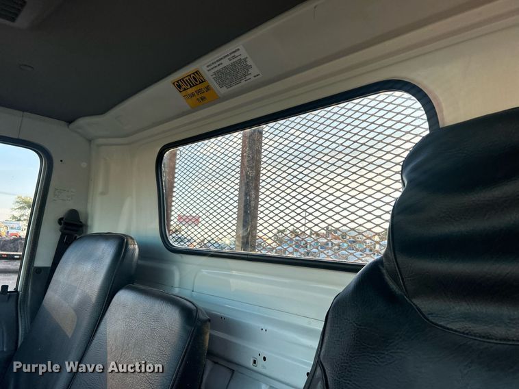 image for item EG1079 2006 Isuzu NPR flatbed truck