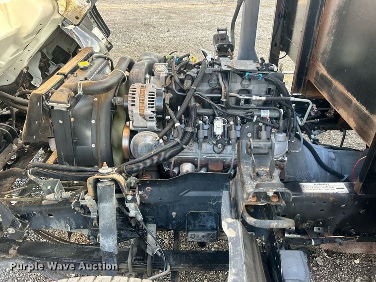 image for item EG1079 2006 Isuzu NPR flatbed truck