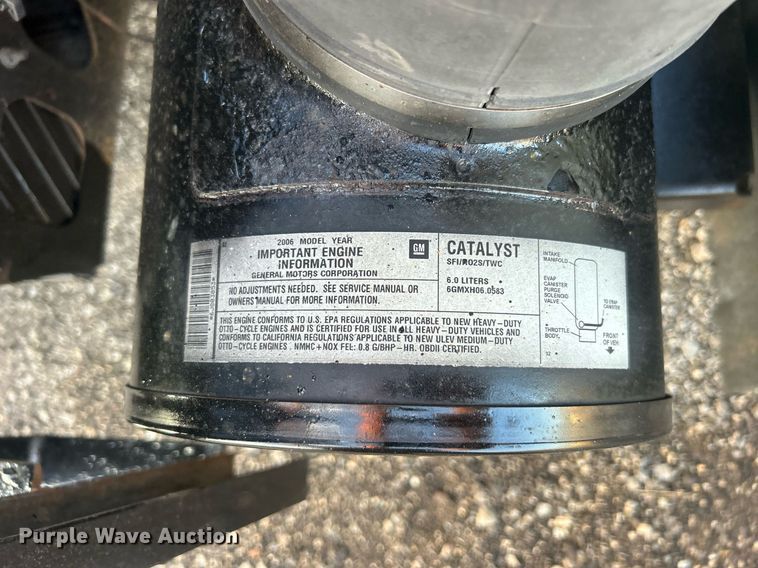 image for item EG1079 2006 Isuzu NPR flatbed truck