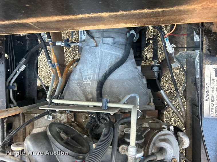 image for item EG1079 2006 Isuzu NPR flatbed truck