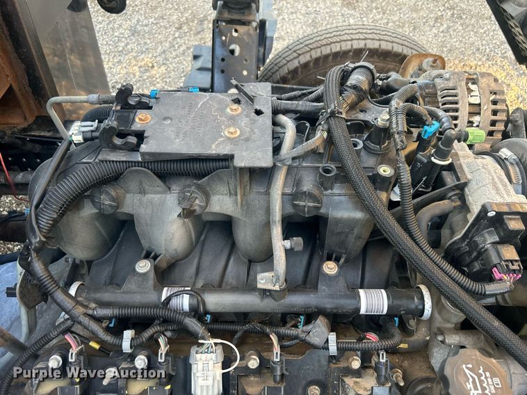 image for item EG1079 2006 Isuzu NPR flatbed truck