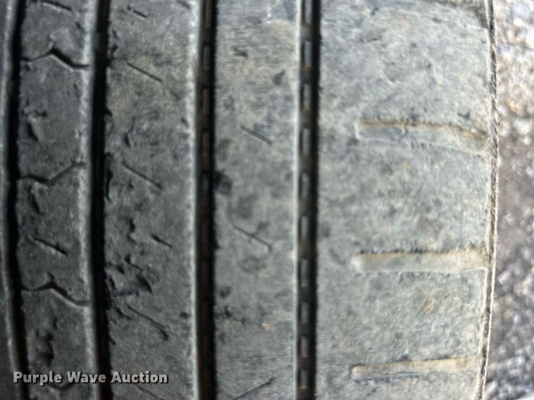 image for item EG1079 2006 Isuzu NPR flatbed truck