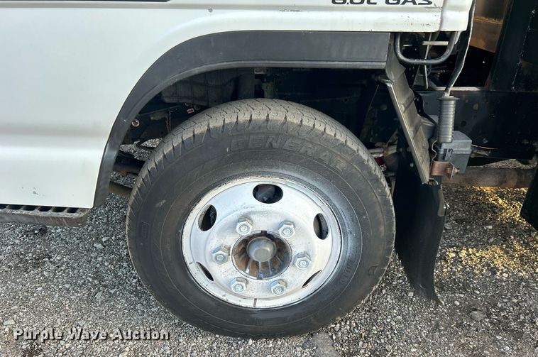 image for item EG1079 2006 Isuzu NPR flatbed truck