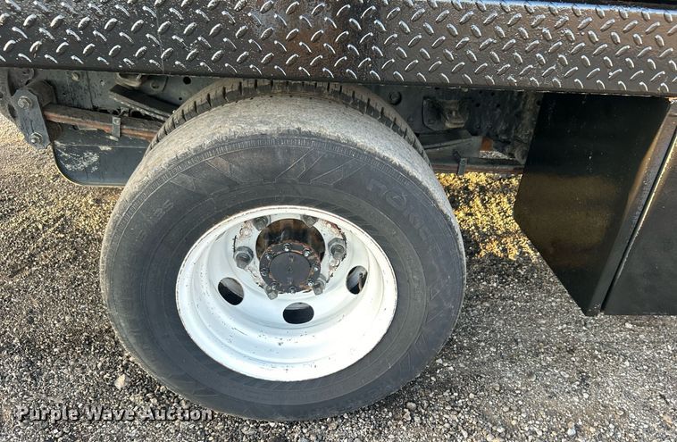 image for item EG1079 2006 Isuzu NPR flatbed truck