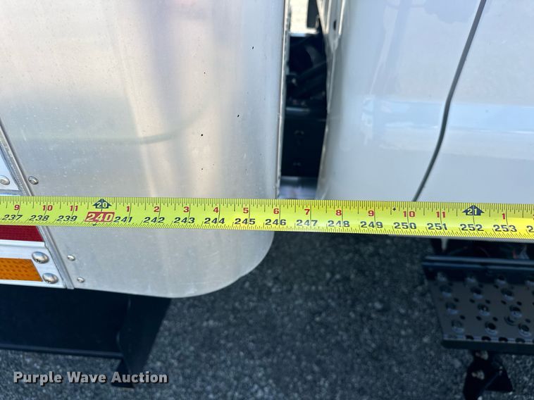 image for item EG1087 2013 Ford  F650 box truck