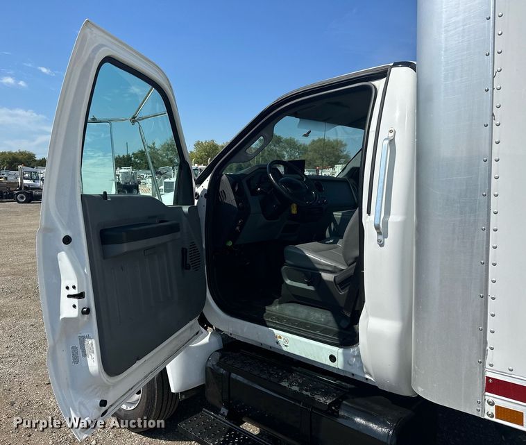 image for item EG1087 2013 Ford  F650 box truck